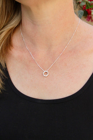 Hexagon Pendant Necklace in 925 Silver - Kardia