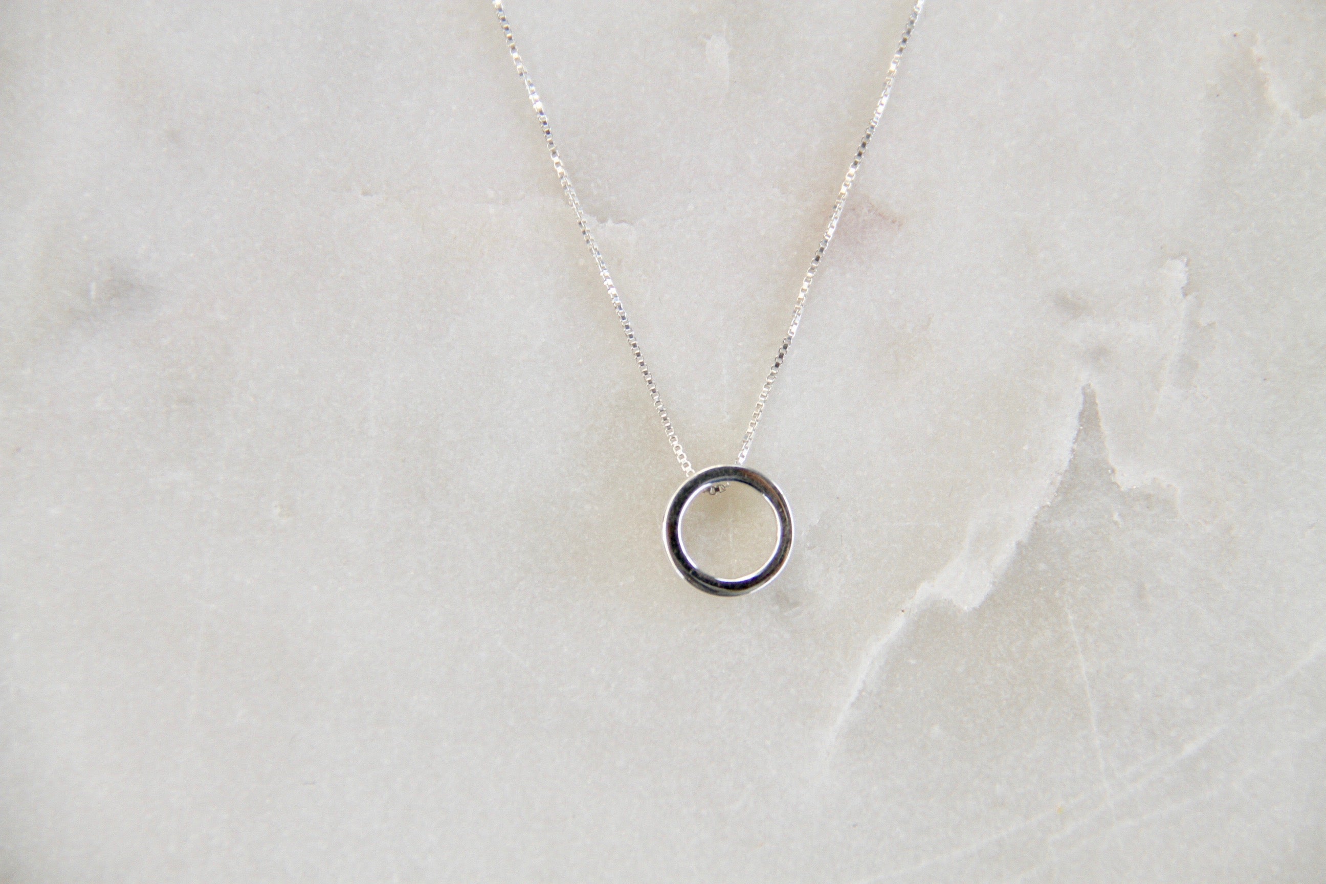 Circle Pendant Necklace in 925 Silver - Kardia