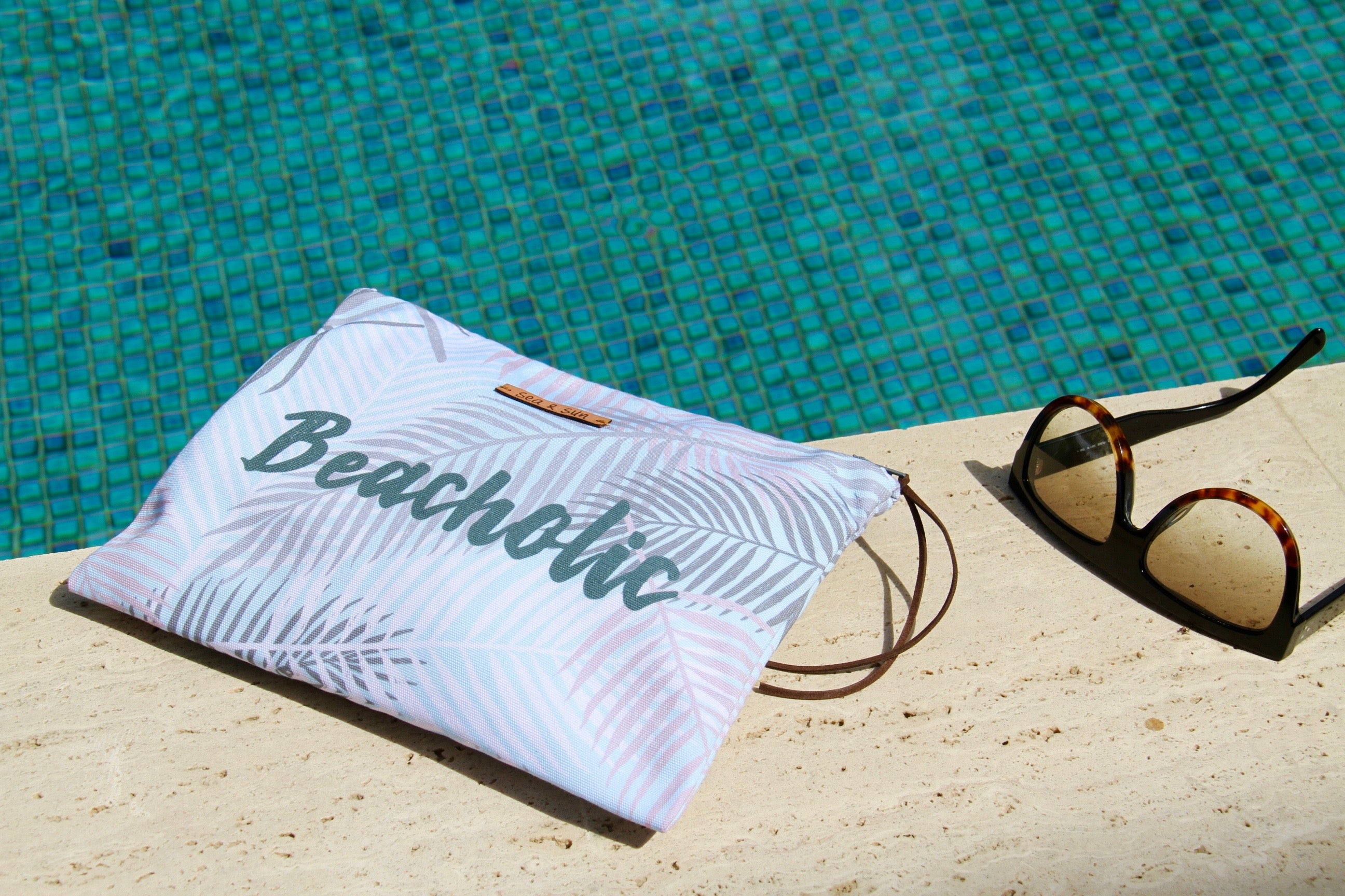 Beacholic Waterproof lined Bag for the Beach, Pool, Travel or Makeup - Kardia